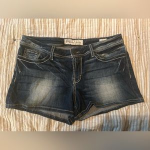 Bke Payton stretch shorts. Size 32. In great condition. Distressed back pockets.